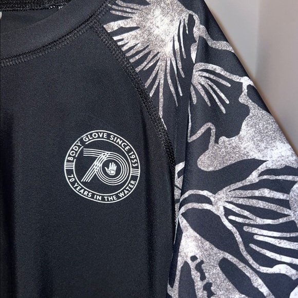 🤙❣️BODY GLOVE RASH GUARD🤙 - Picture 2 of 4